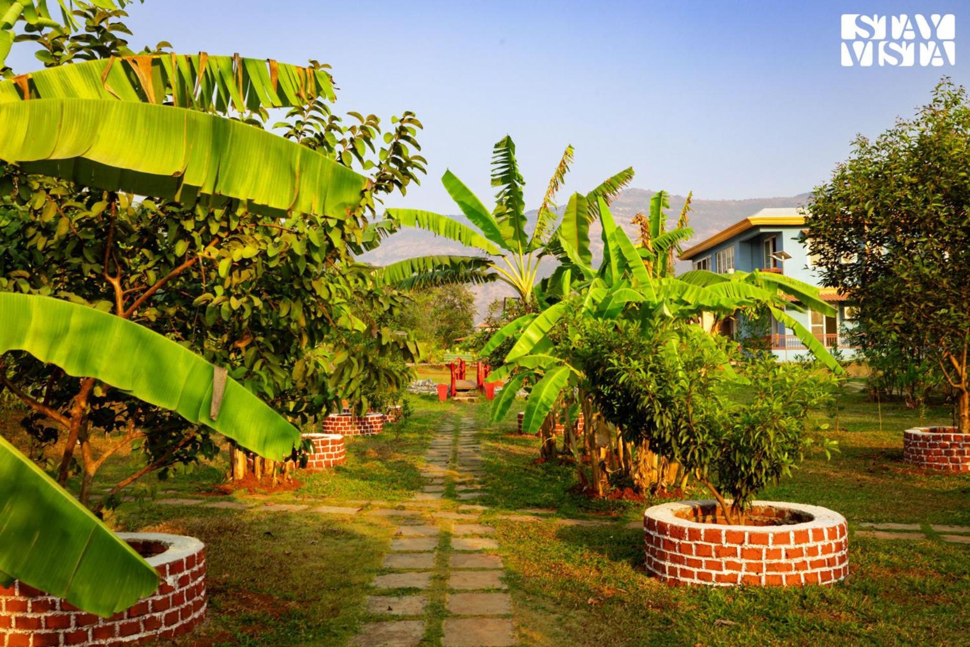 Stayvista'S Hillside Meadows - Mountainside Retreat With Farm View, Pool & Deck, Lawn & Gazebo Chinchavli Bagian luar foto